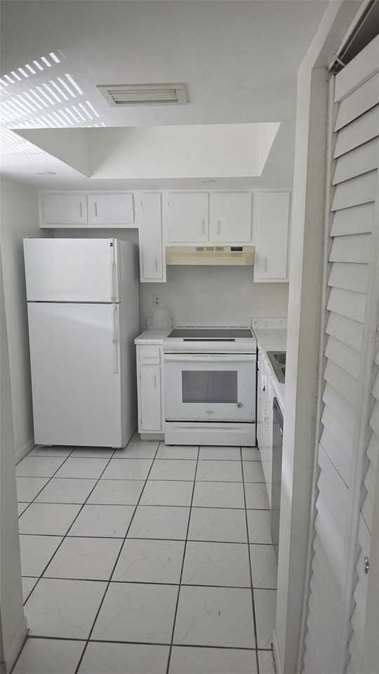 6328 Newtown Cir #B2 - Photo 3 of 10