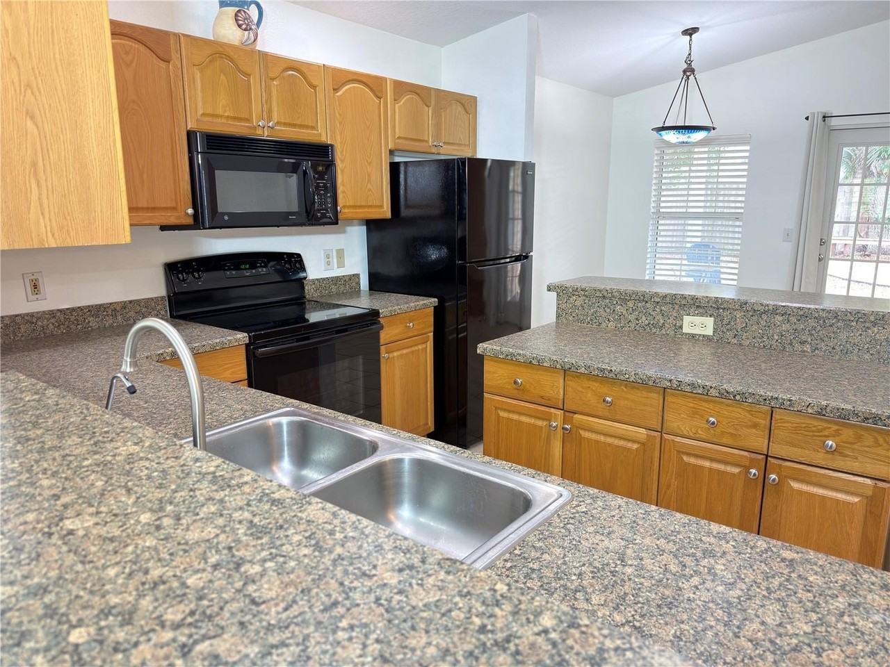 414 Ulelah Ave - Photo 5 of 31