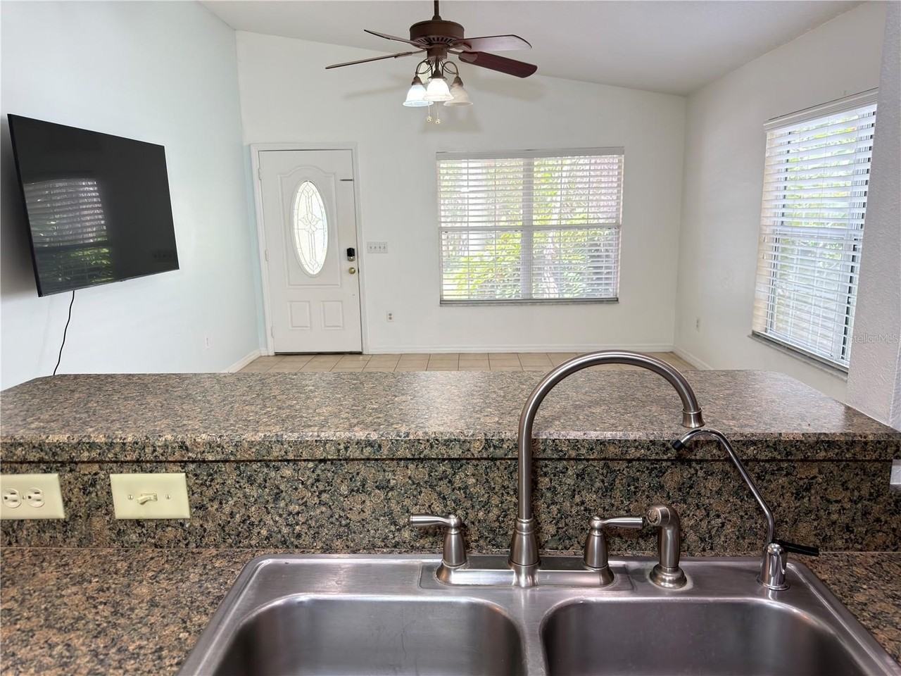 414 Ulelah Ave - Photo 6 of 31