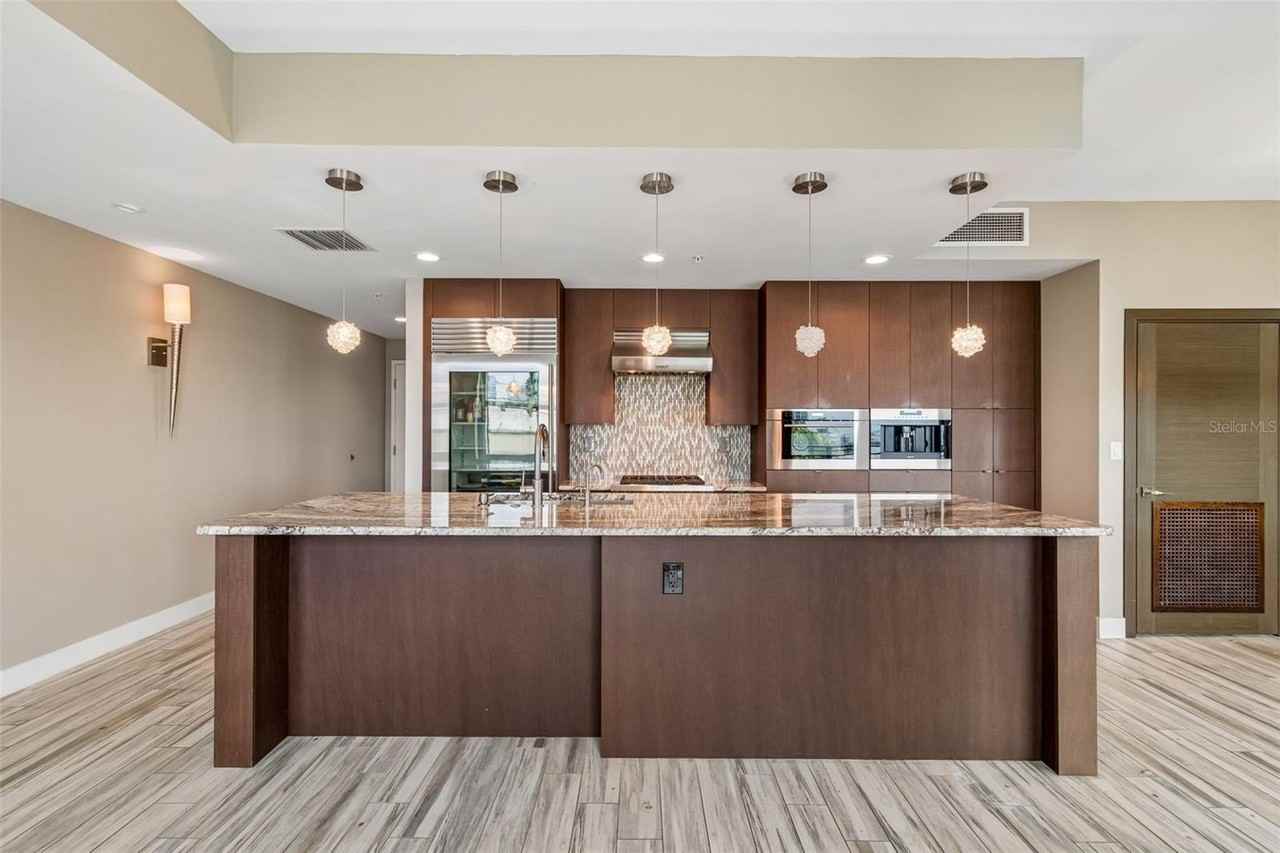 1120 E Kennedy Blvd #1030 - Photo 4 of 40