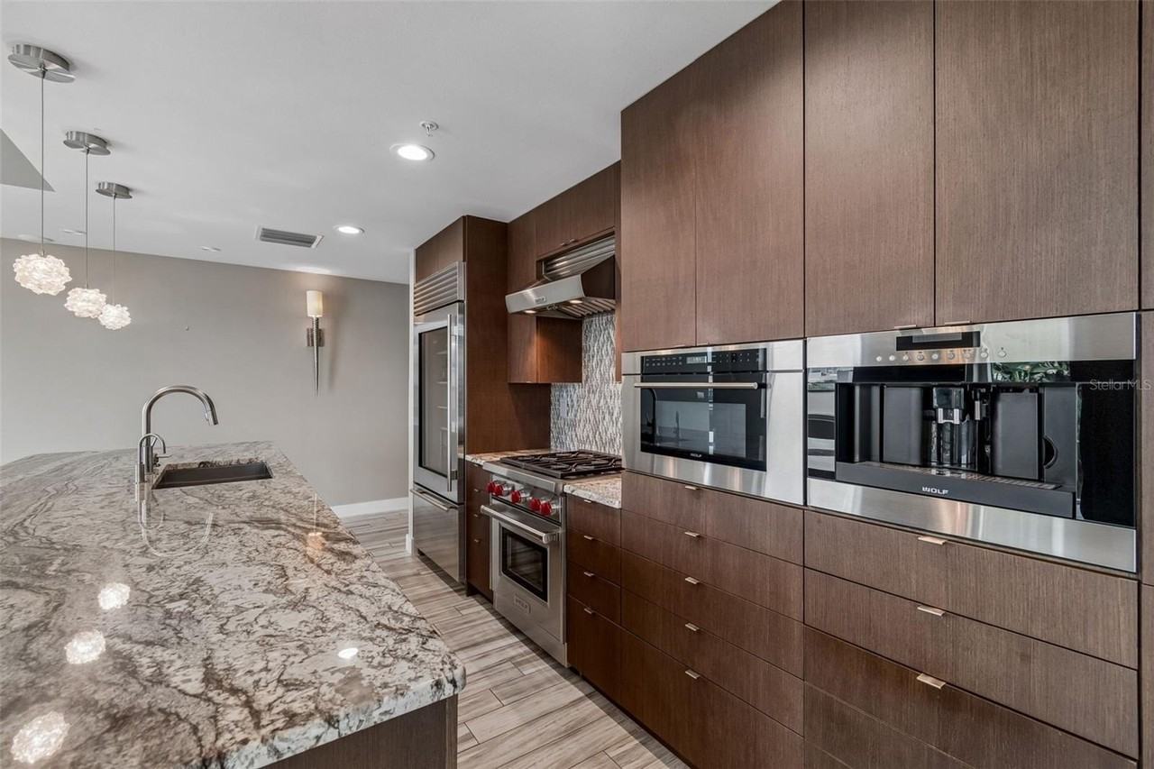 1120 E Kennedy Blvd #1030 - Photo 7 of 40