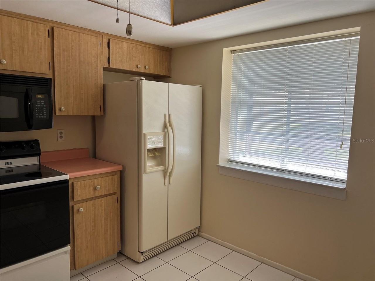 2225 Lark Cir W #E - Photo 5 of 30