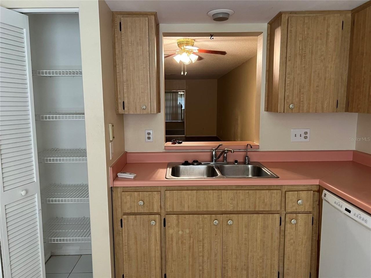 2225 Lark Cir W #E - Photo 6 of 30