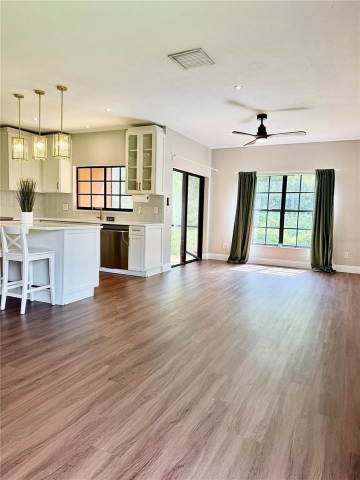 1050 Blackwater Dr - Photo 3 of 41