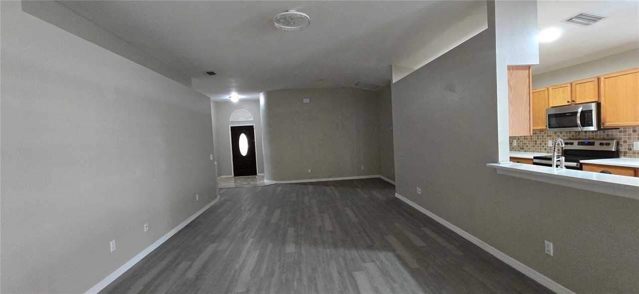 1810 Greystone Heights Dr - Photo 5 of 32