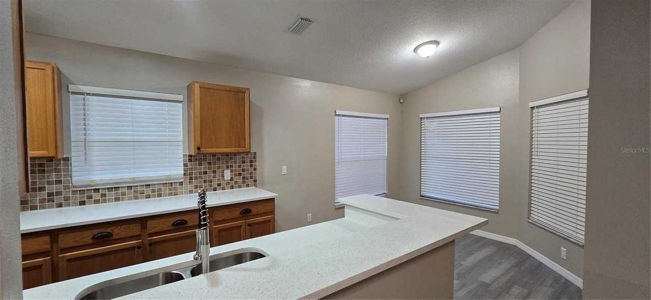 1810 Greystone Heights Dr - Photo 7 of 32