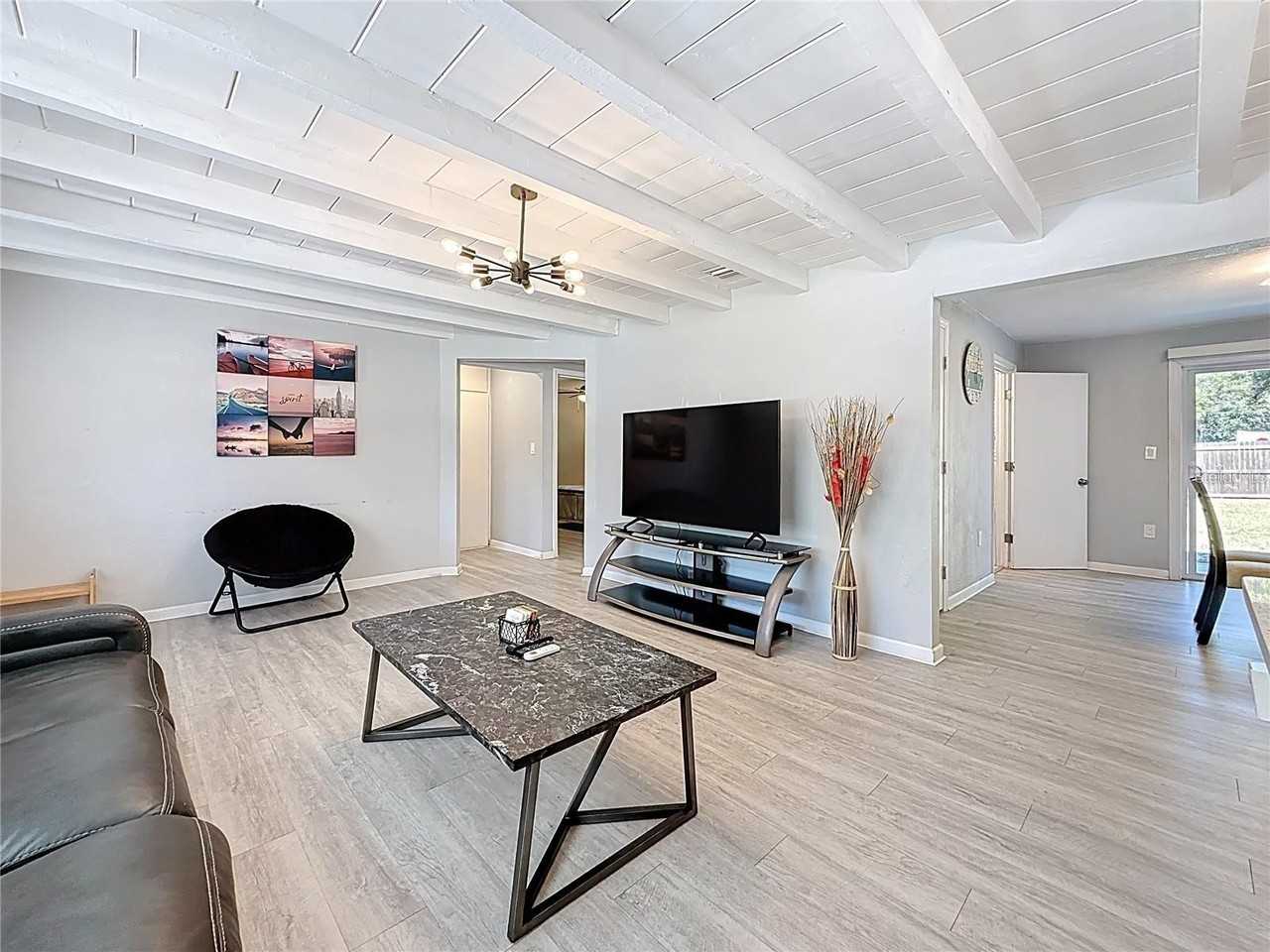 1408 Rogers St - Photo 6 of 25