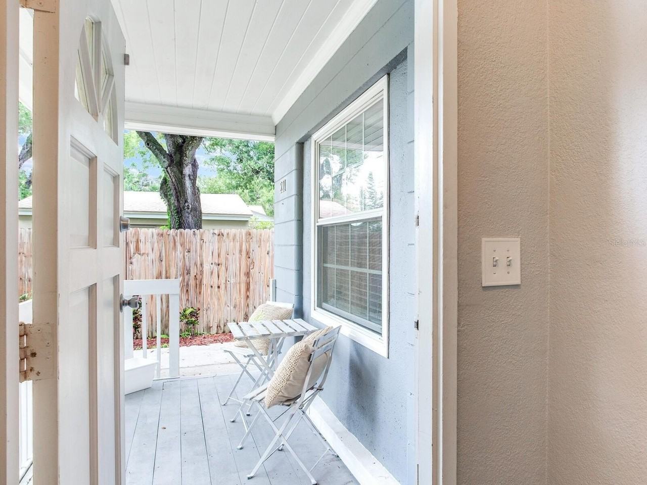 221 N Clearview Ave - Photo 6 of 30