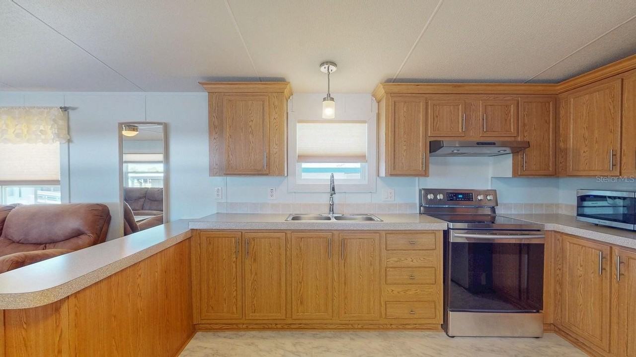 10728 Poplar St Ne - Photo 7 of 50