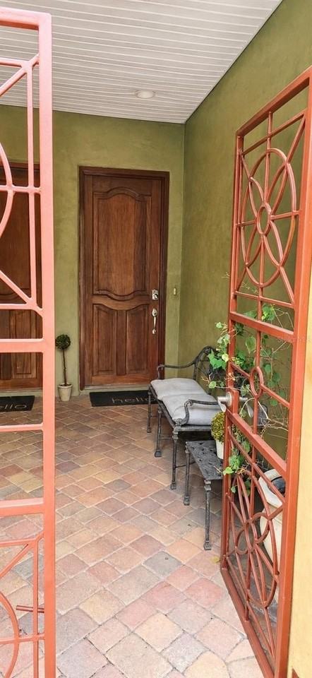 4907 Bayshore Blvd #103 - Photo 3 of 28