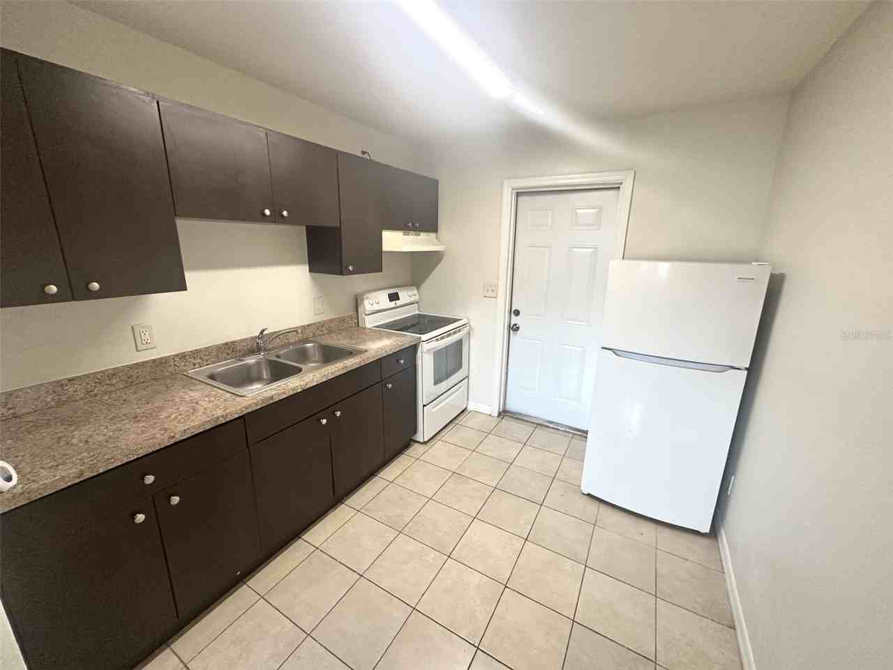 9601 N 10th St #B - Photo 5 of 14