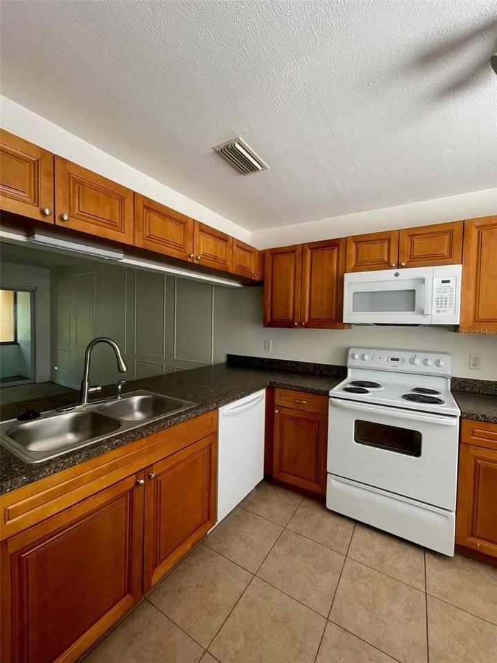 950 Beltrees St - Photo 3 of 26