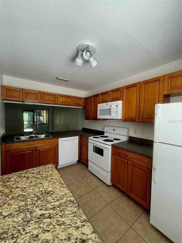 950 Beltrees St - Photo 4 of 26