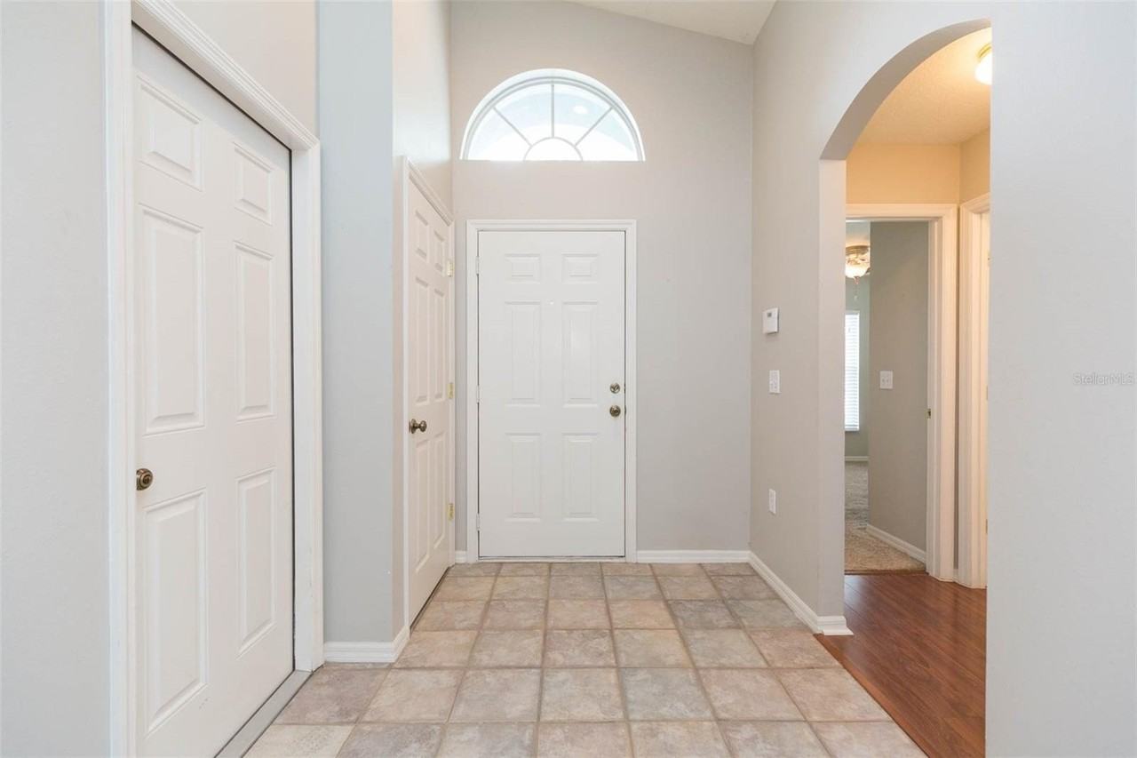 4550 Roundview Ct - Photo 2 of 30