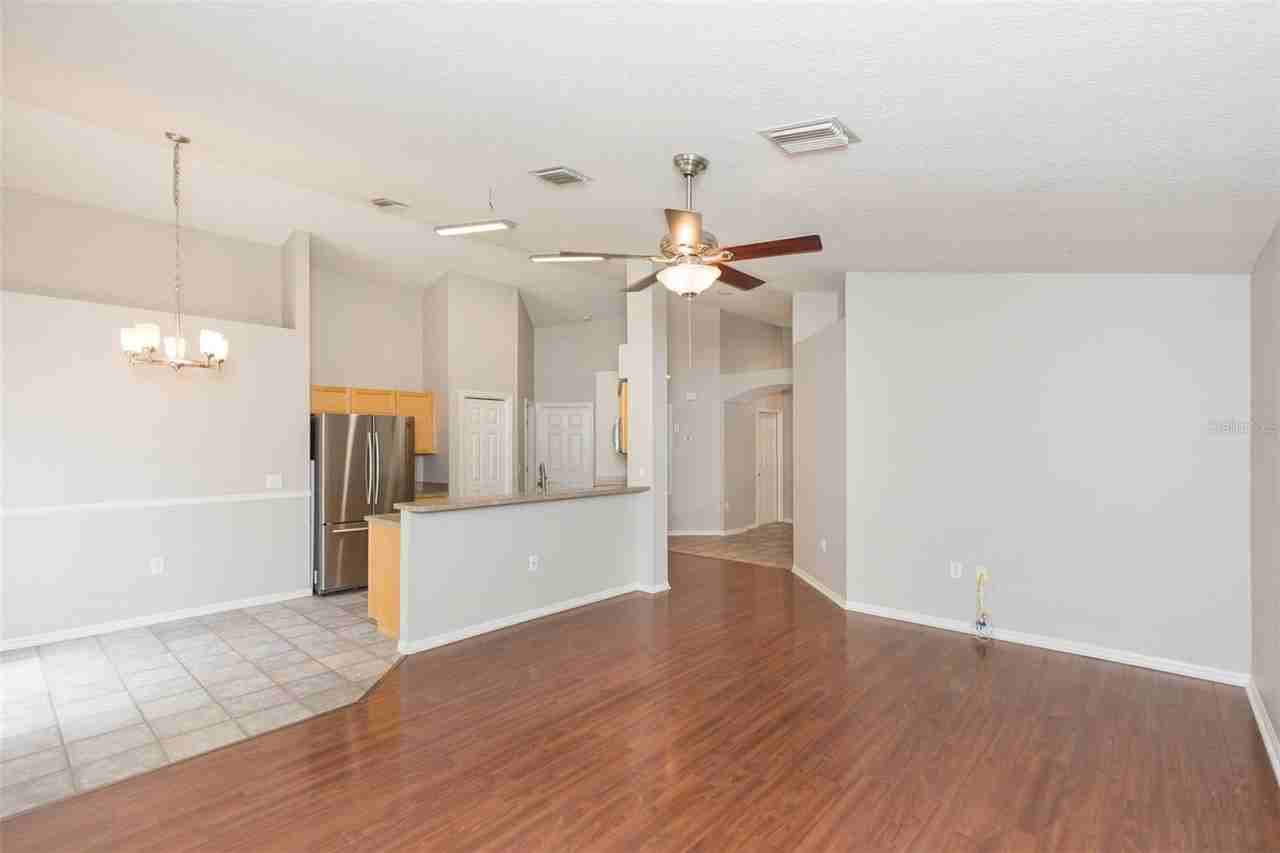 4550 Roundview Ct - Photo 6 of 30