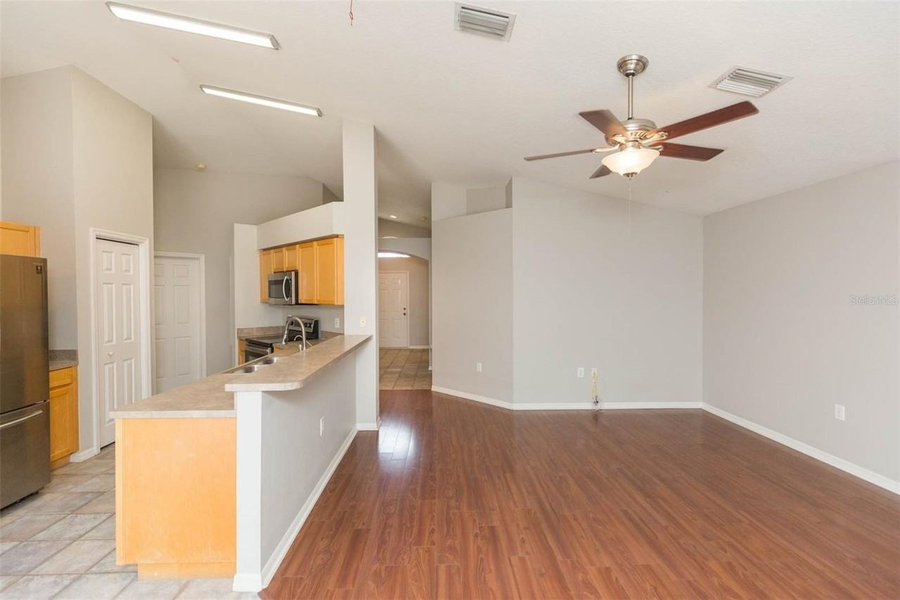 4550 Roundview Ct - Photo 7 of 30