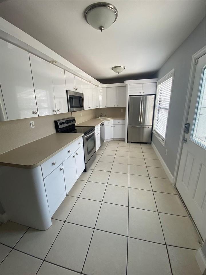 3008 W Main St - Photo 3 of 12
