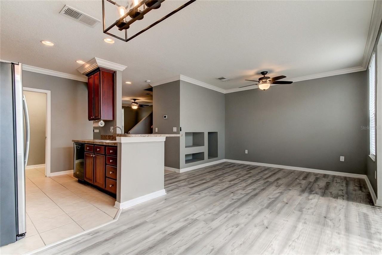 10003 Bradwell Pl - Photo 4 of 42
