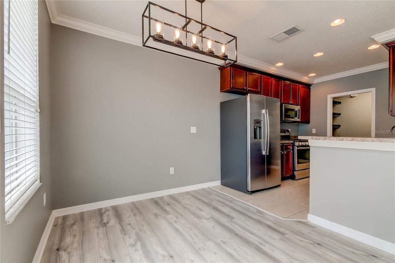 10003 Bradwell Pl - Photo 7 of 42