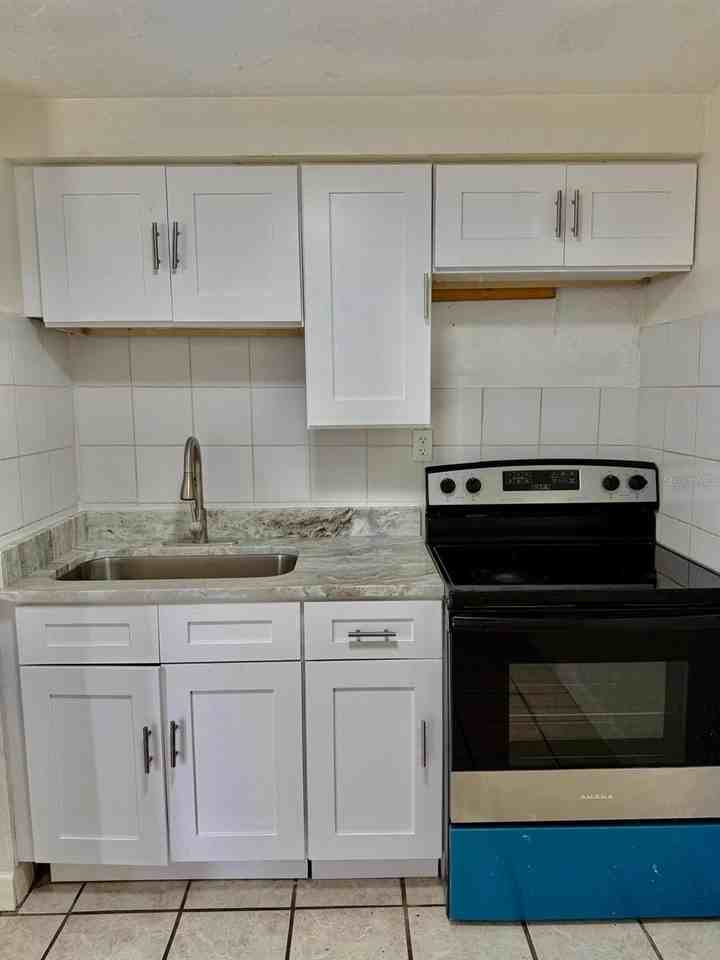 4250 46th Ave N - Photo 3 of 9