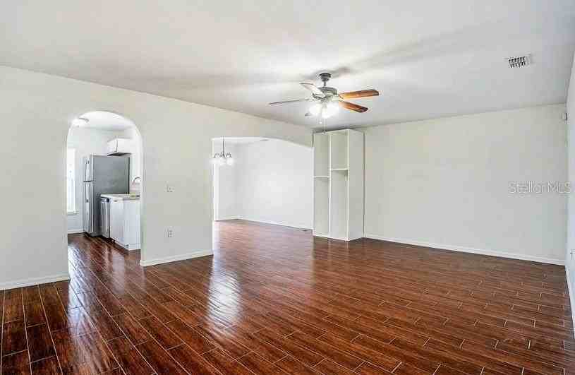 9836 Ashburn Lake Dr - Photo 4 of 17