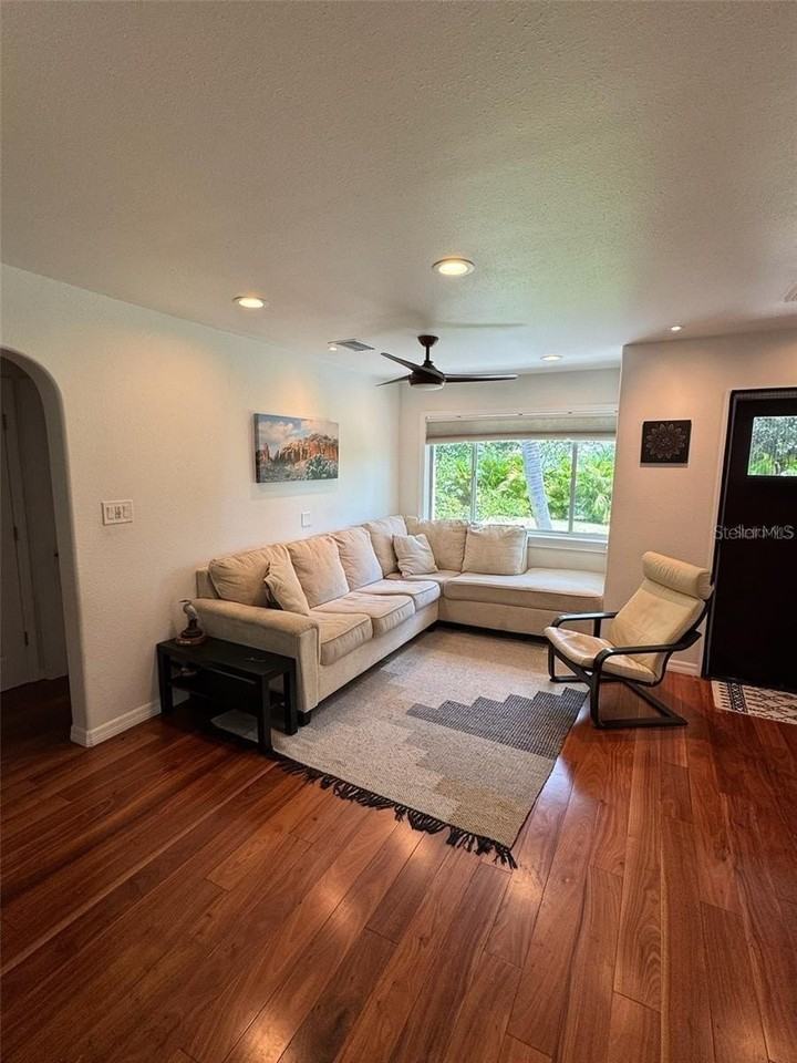136 25th Ave N - Photo 7 of 47