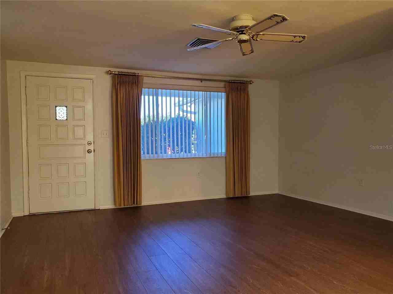 7304 Lincoln Park Ln - Photo 3 of 19