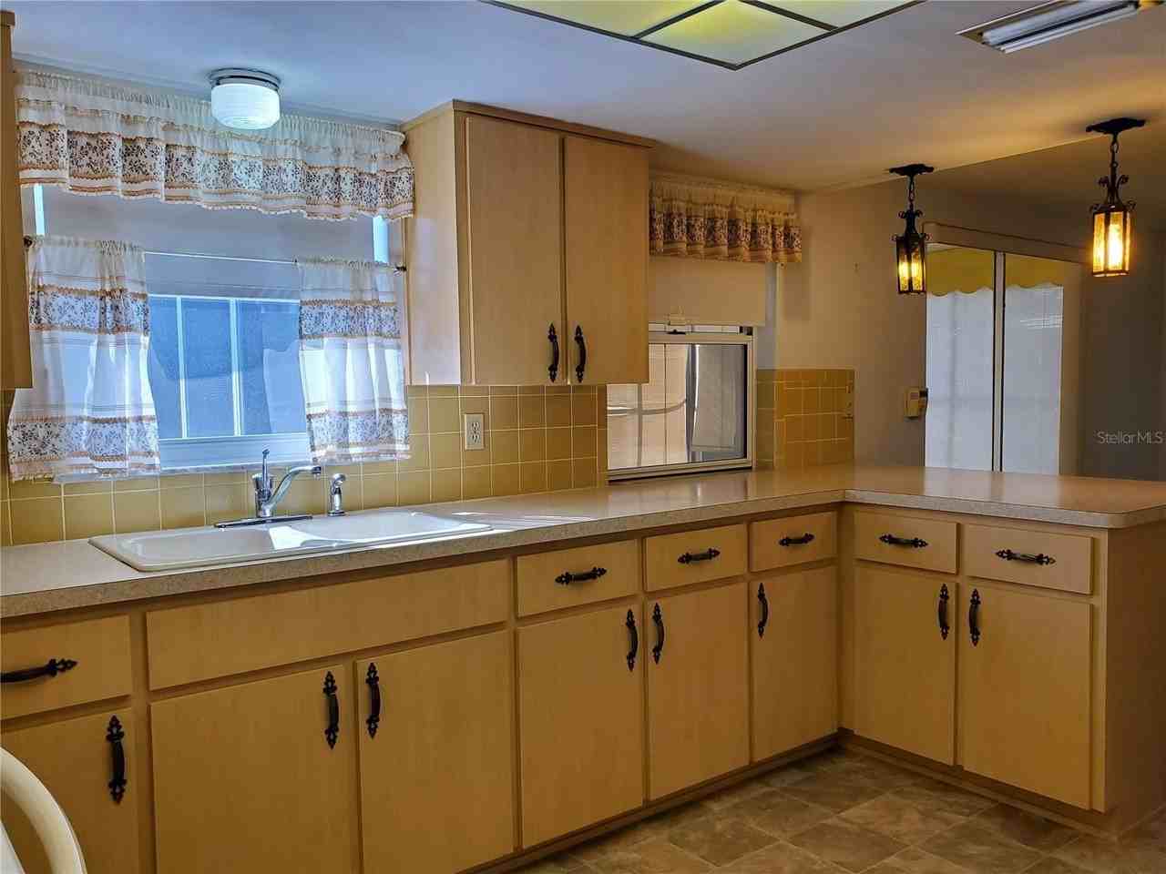 7304 Lincoln Park Ln - Photo 6 of 19