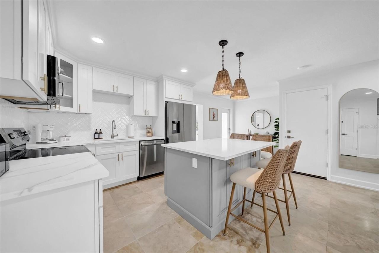 4924 Shetland Ave - Photo 6 of 48