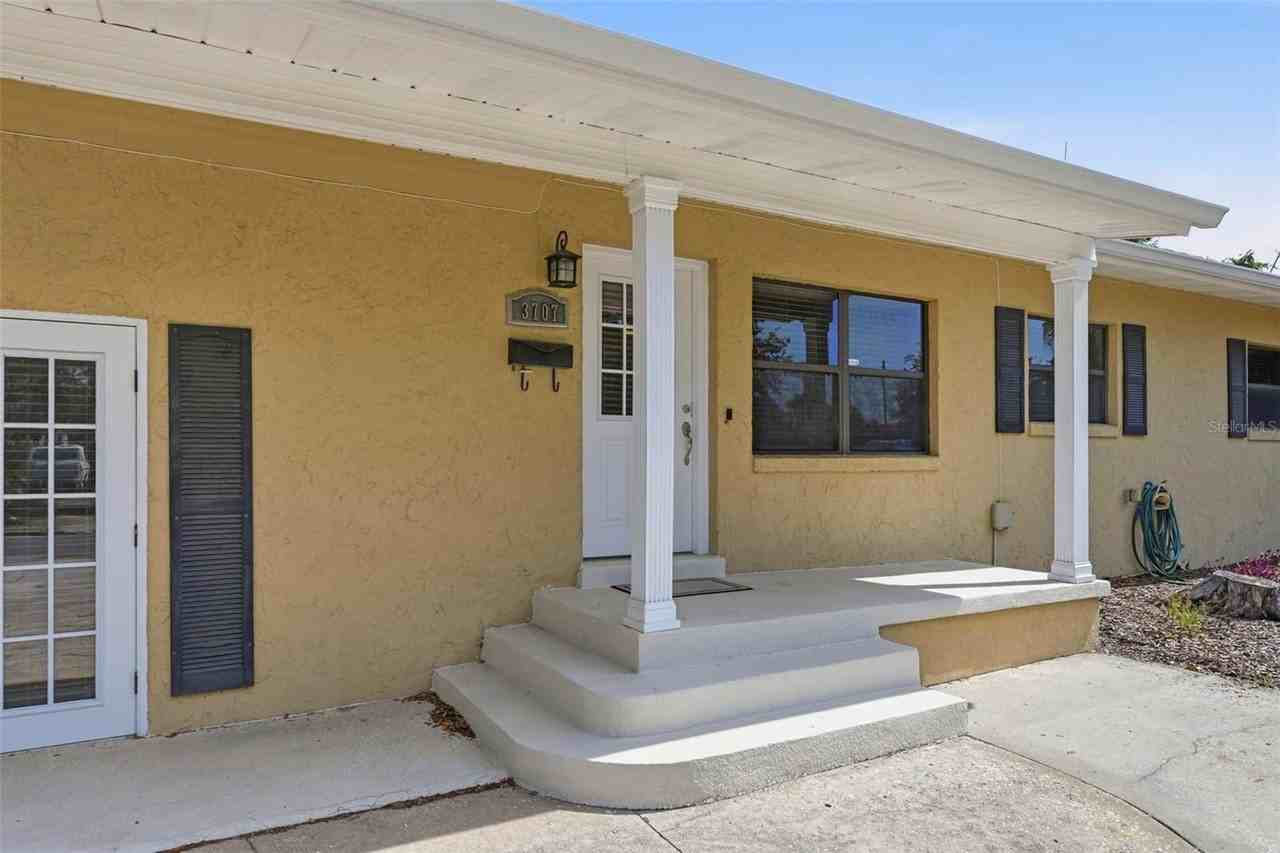 3707 Pelican Ln - Photo 4 of 34