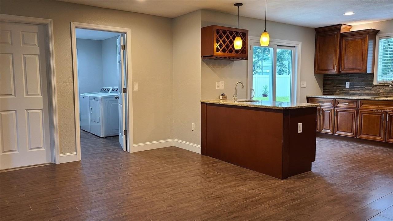 1718 Cardinal Dr - Photo 5 of 27