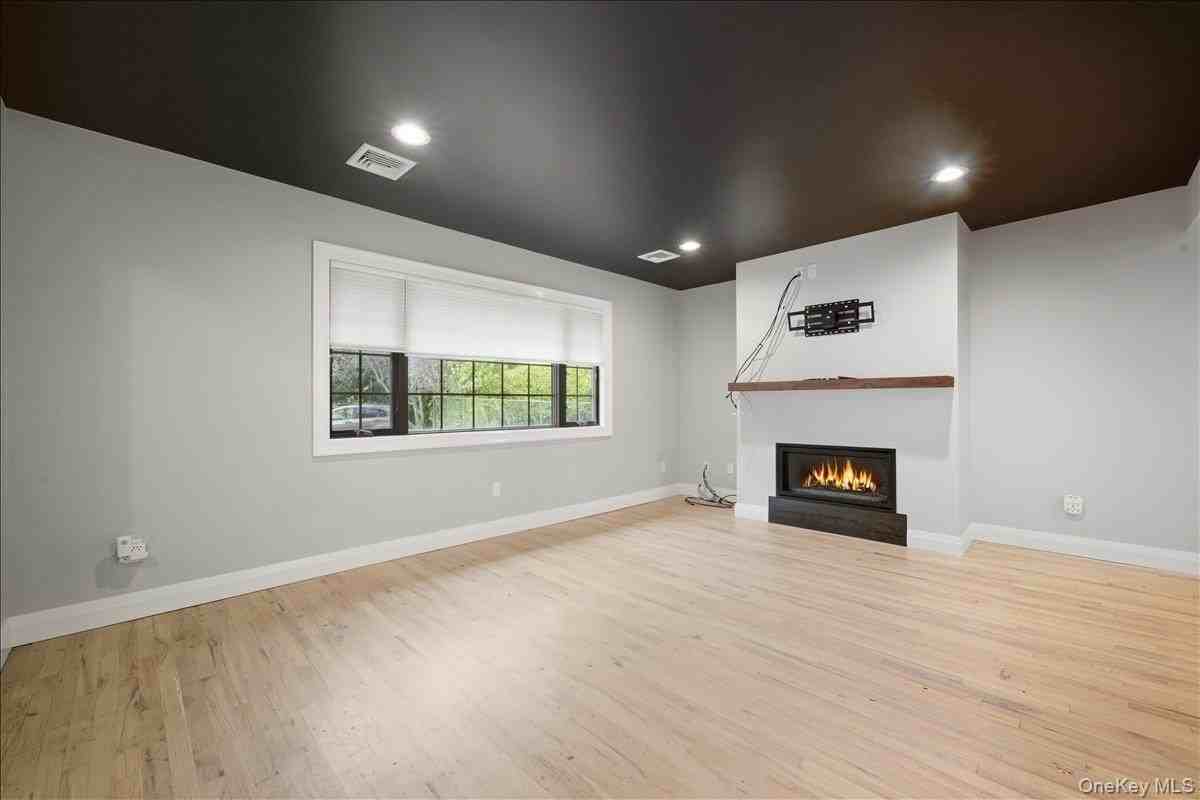 2 Cornwall Ln - Photo 4 of 29