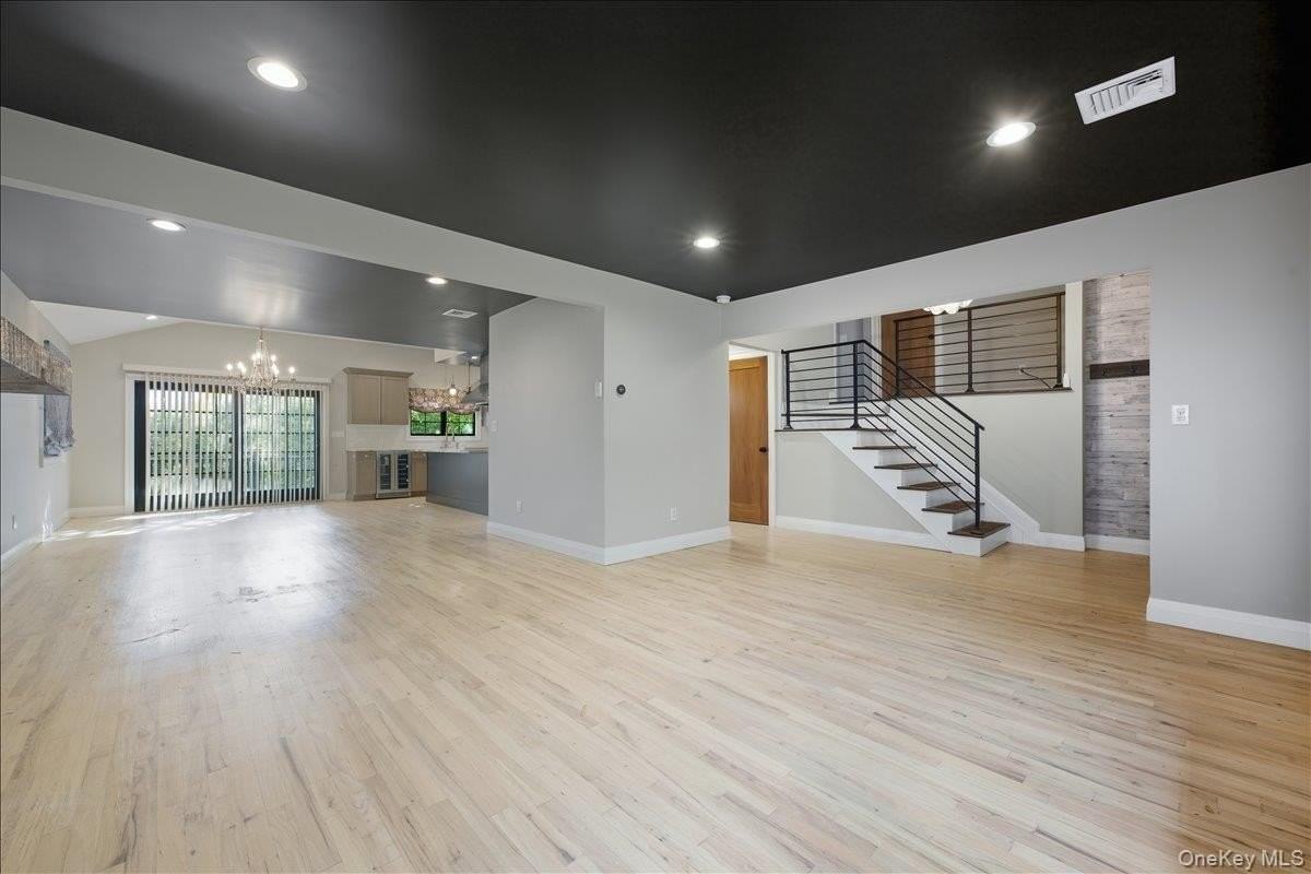 2 Cornwall Ln - Photo 5 of 29