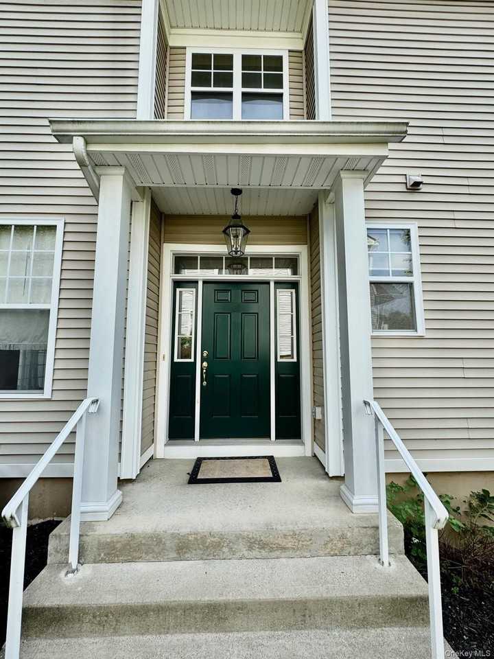 8 Green Ct - Photo 4 of 48