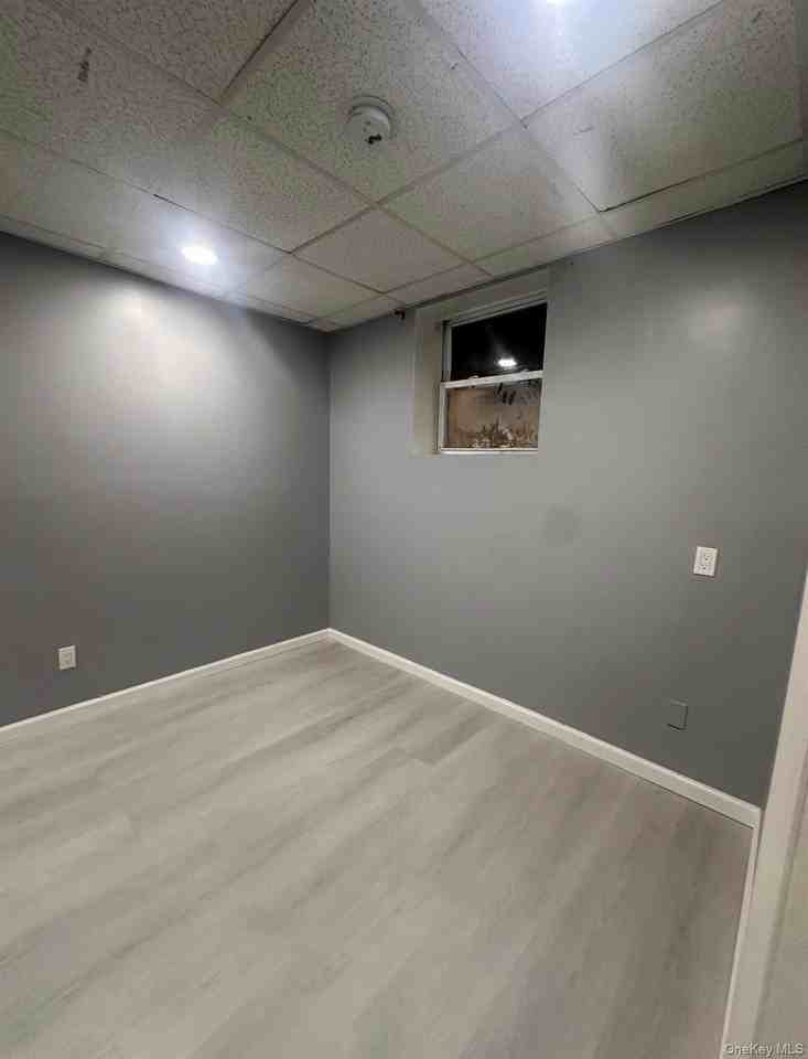 255 Smith St - Photo 5 of 8
