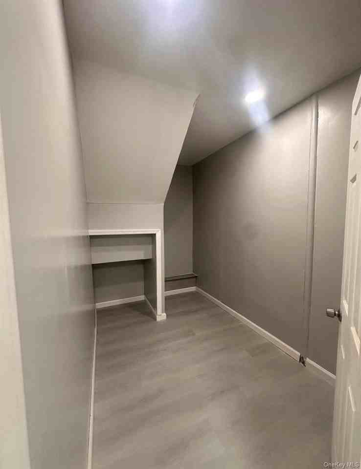 255 Smith St - Photo 6 of 8