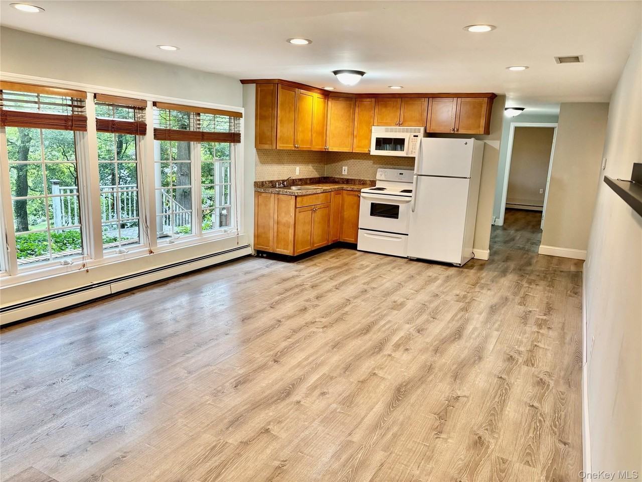 108 Old Country Rd - Photo 5 of 8