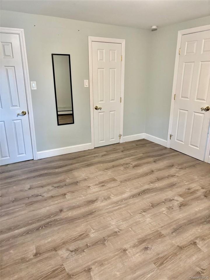 108 Old Country Rd - Photo 7 of 8