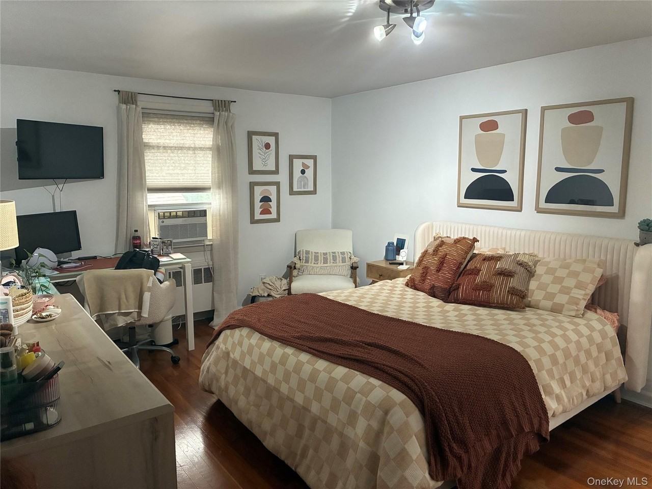375 W Fulton St - Photo 4 of 7