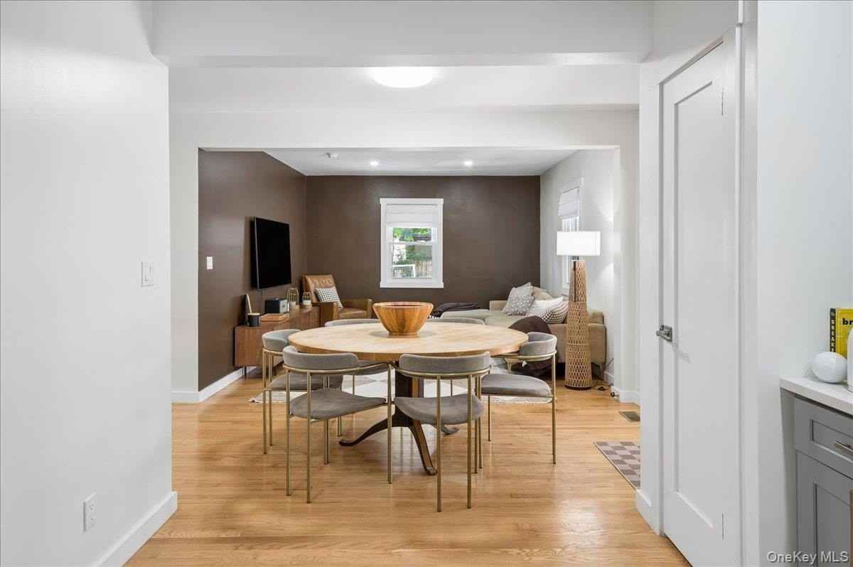 25 Van Duzen Pl - Photo 7 of 28