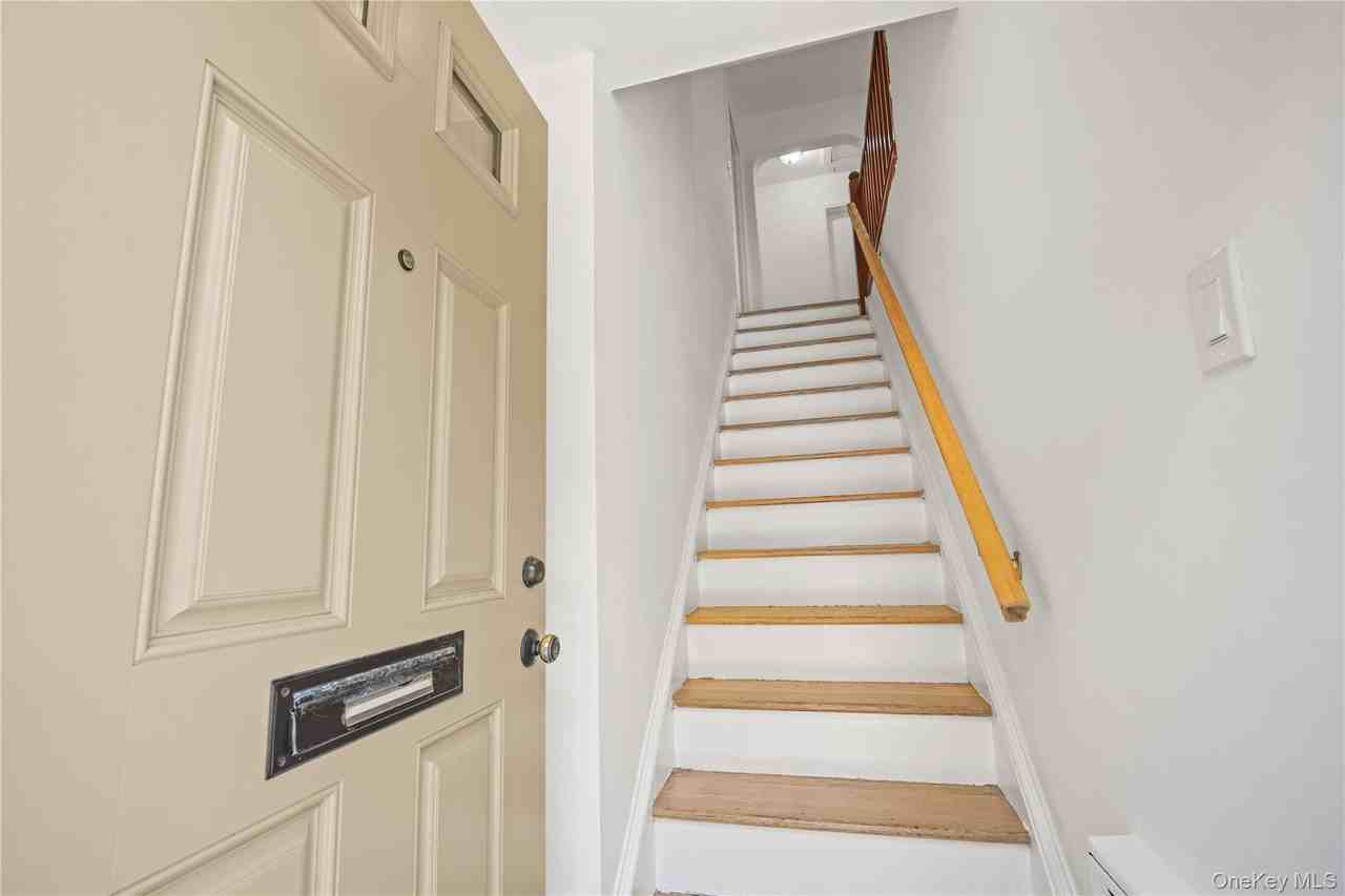 7310 Springfield Blvd - Photo 3 of 16