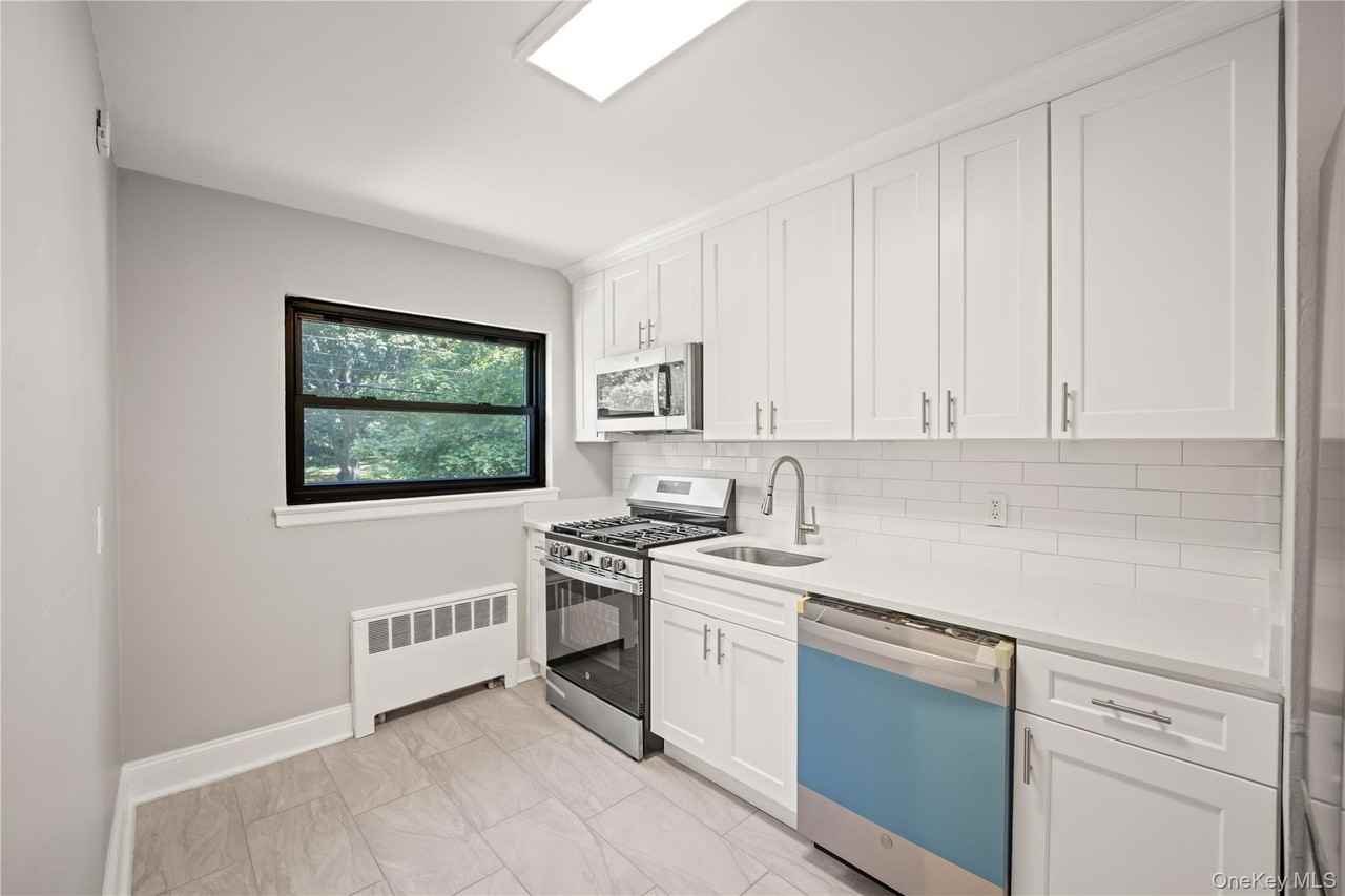 7310 Springfield Blvd - Photo 5 of 16