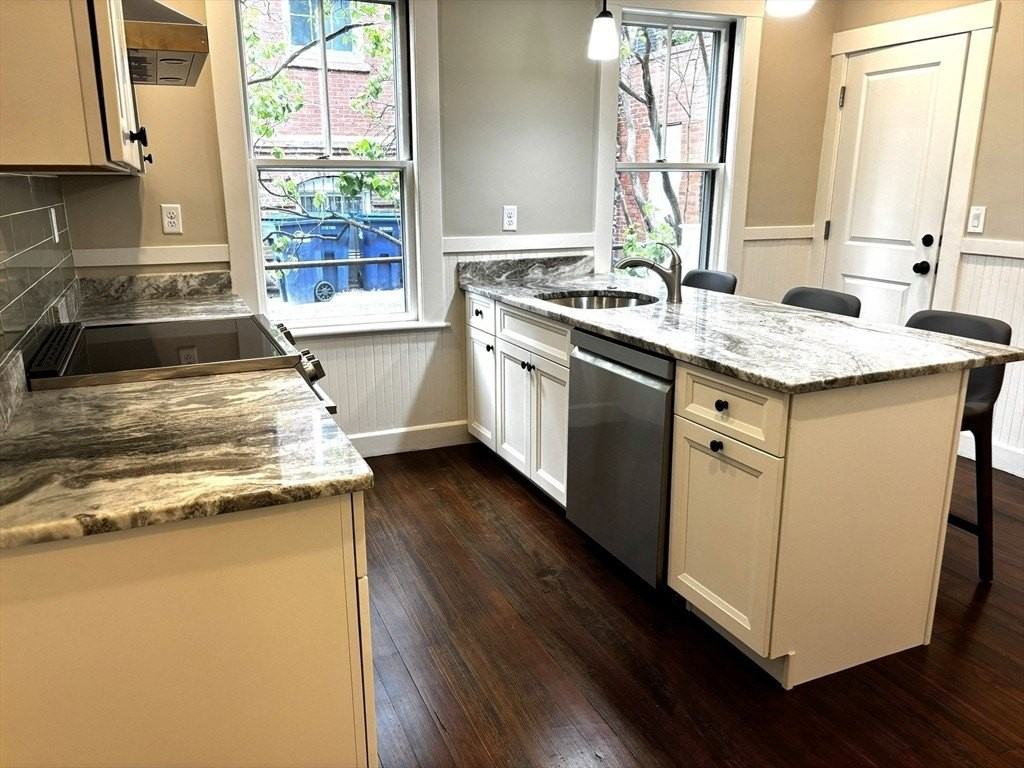 840 E Broadway #1 - Photo 3 of 24