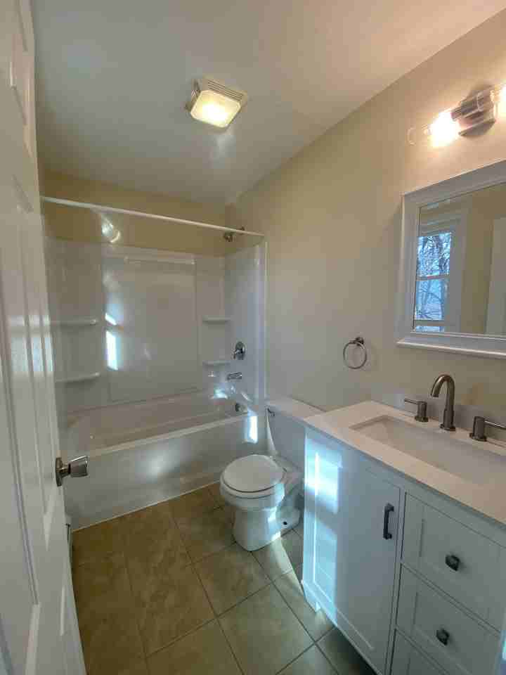426 Colchester Ave #6 - Photo 3 of 18