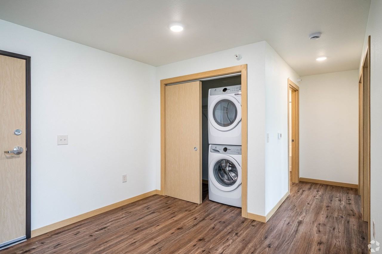 Hickory Grove Apartments (A) - Photo 3 of 24