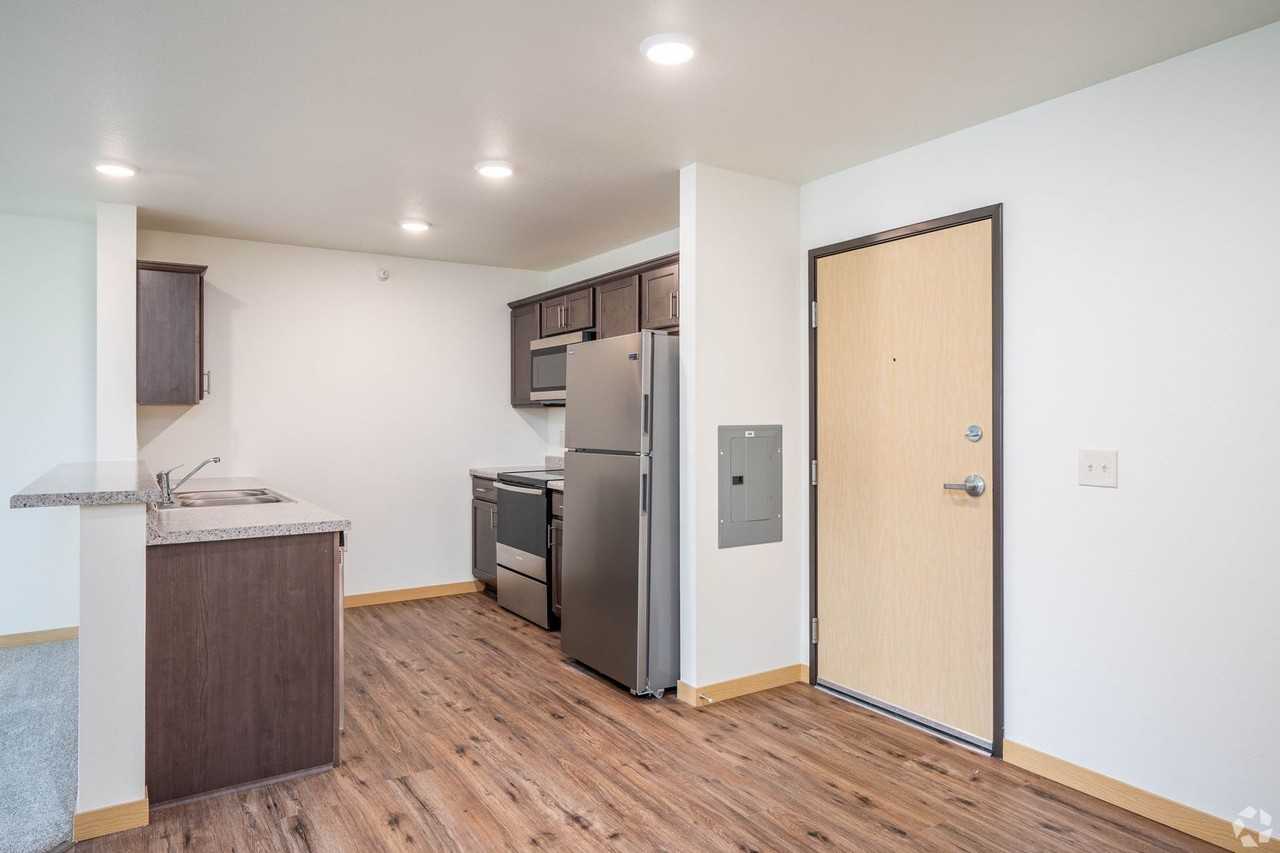 Hickory Grove Apartments (A) - Photo 4 of 24