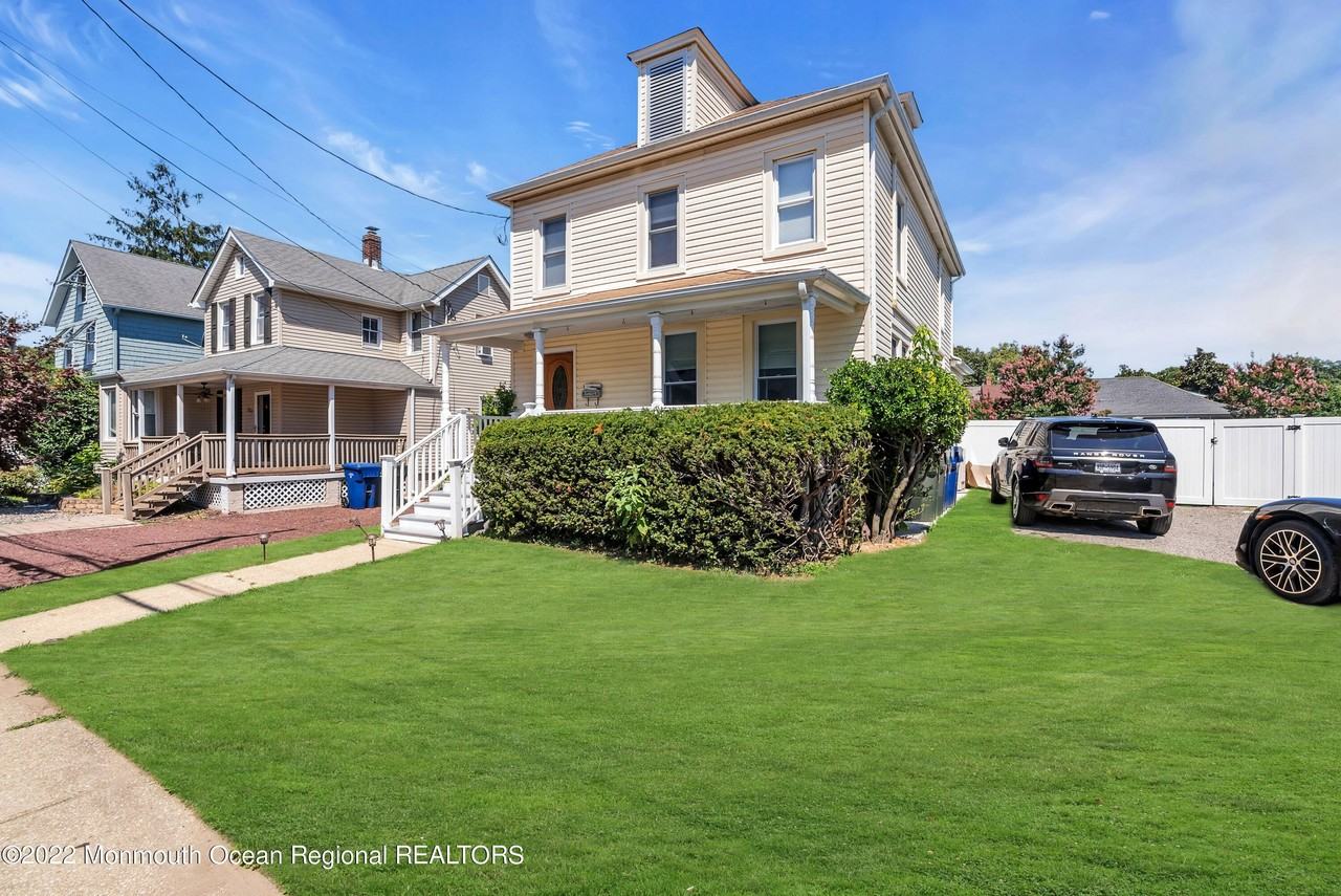 325 Roosevelt Ave - Photo 2 of 37