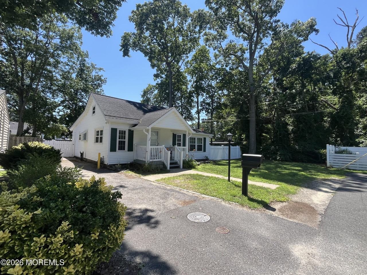 22 Locust Ct - Photo 3 of 17
