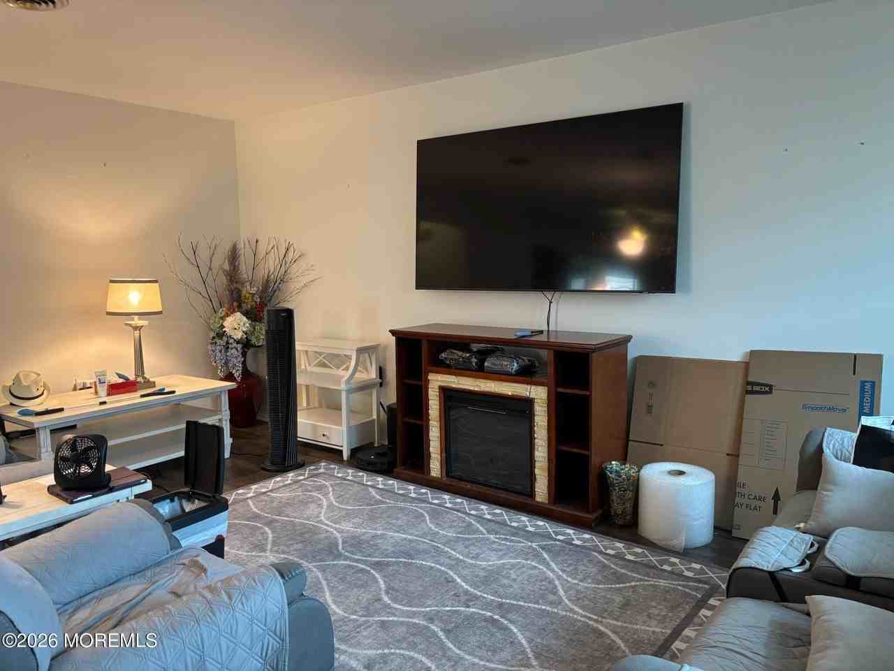 20 Easton Dr #A - Photo 3 of 8
