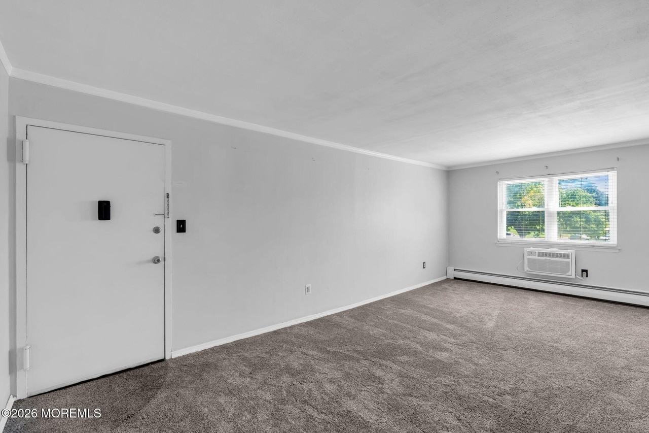 60 Manchester Ct #A - Photo 3 of 23